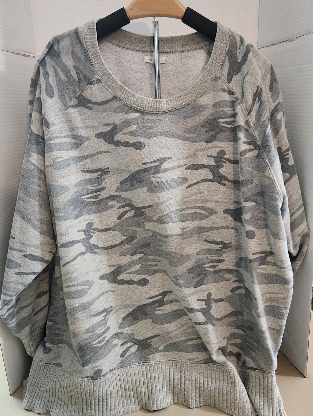 Maurices Casual Gray Camo Crewneck Sweatshirt